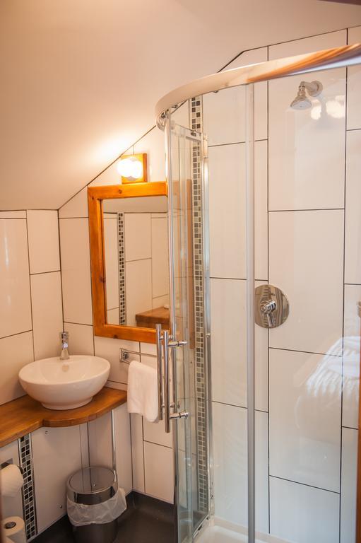 The Little Crown Inn Pontypool Phòng bức ảnh